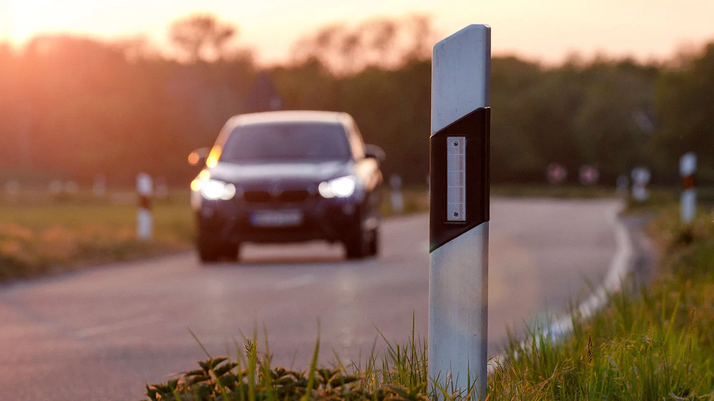 Leitpfosten im Straßenverkehr