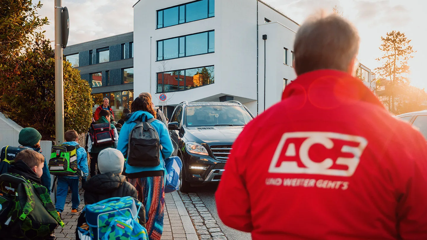 Der ACE bei der Schulwegbegleitung 