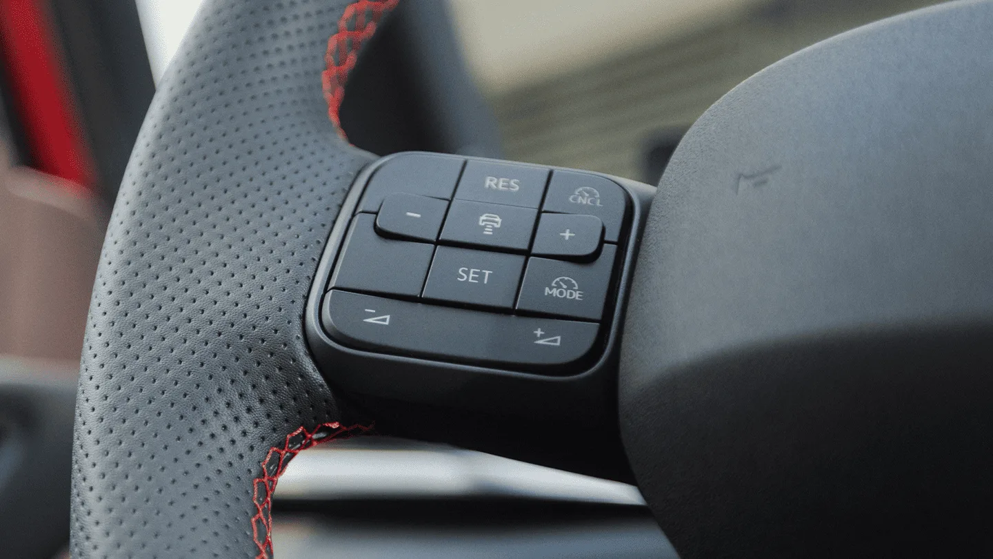Detailaufnahme des Lenkrads des VW ID.3 GTIs