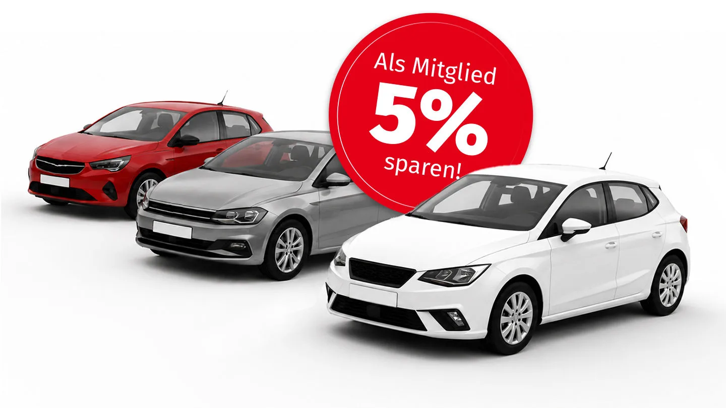 Drei Autos stehen nebeneinander in einer Reihe geparkt. Störer: Als Mitglied 5 % sparen!
