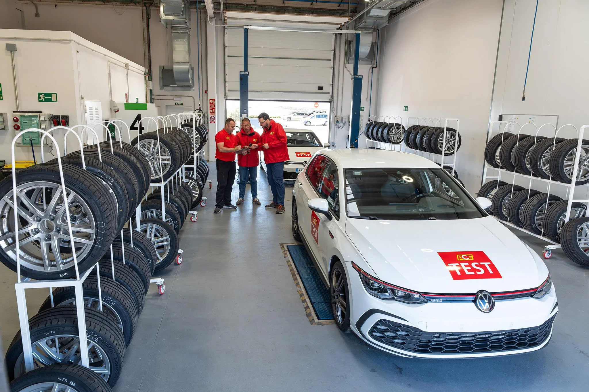 Test-Team in der Werkstatt