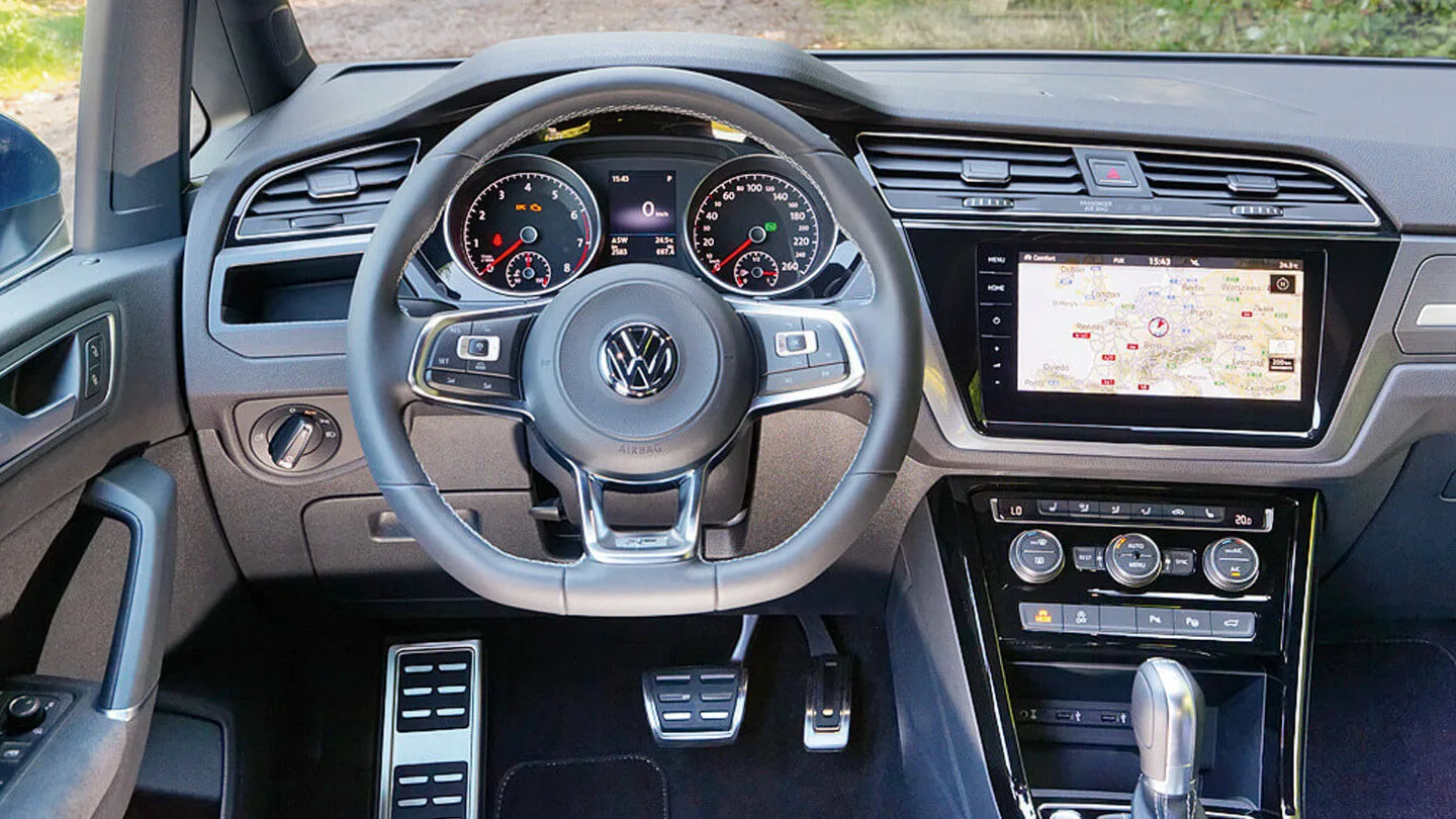 Cockpit des VW Touran