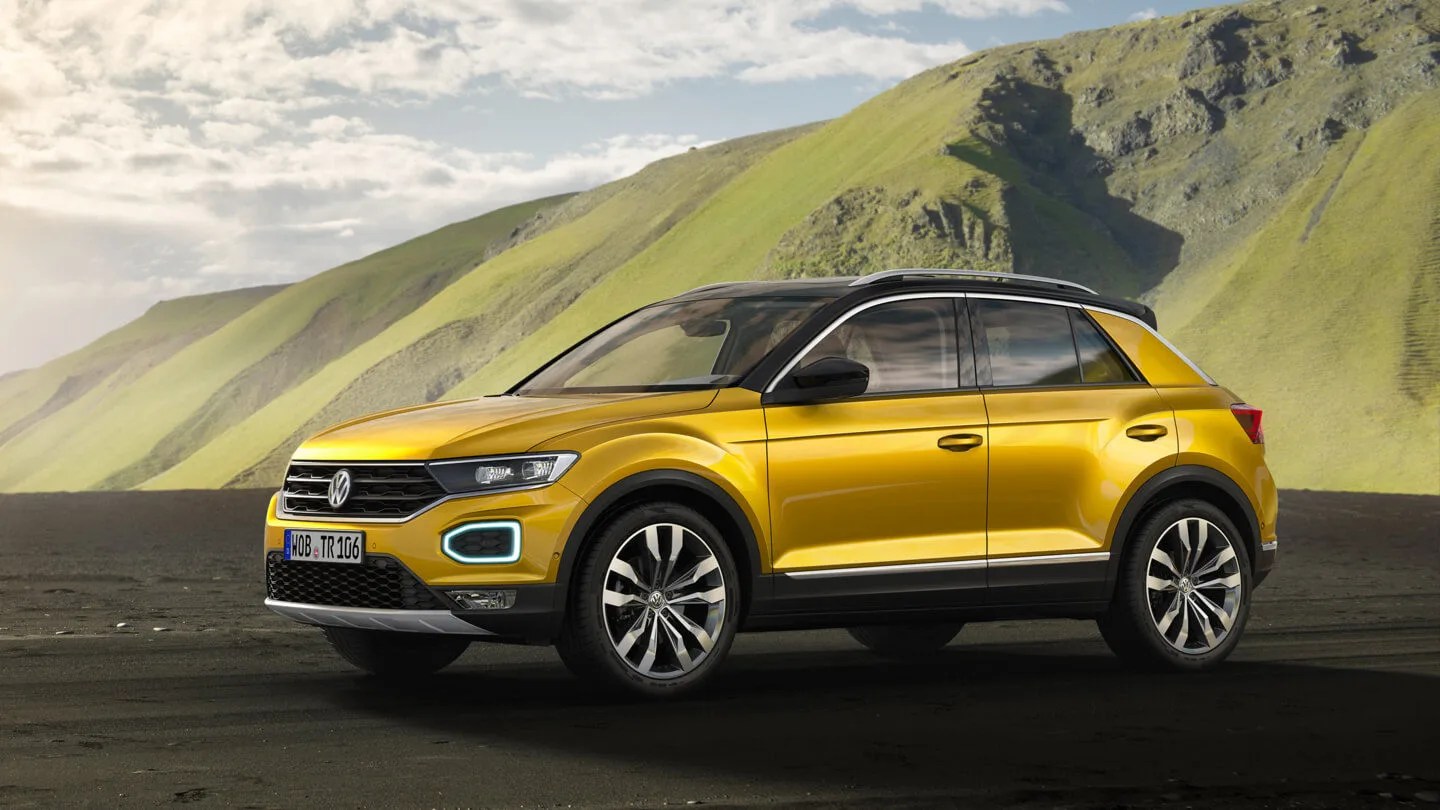 VW T-Roc mit bergigem Hintergrund
