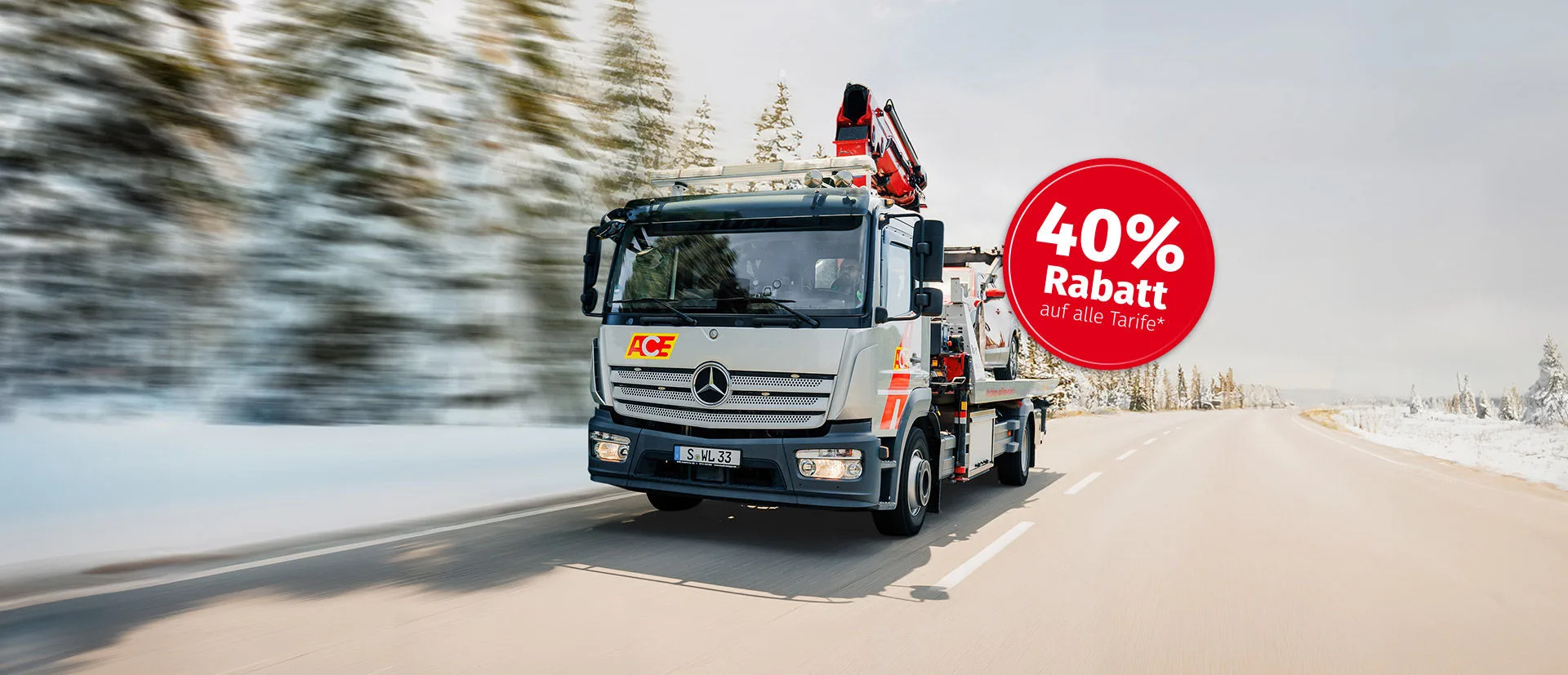 Pannenhelfer vor dem ACE Abschlepper