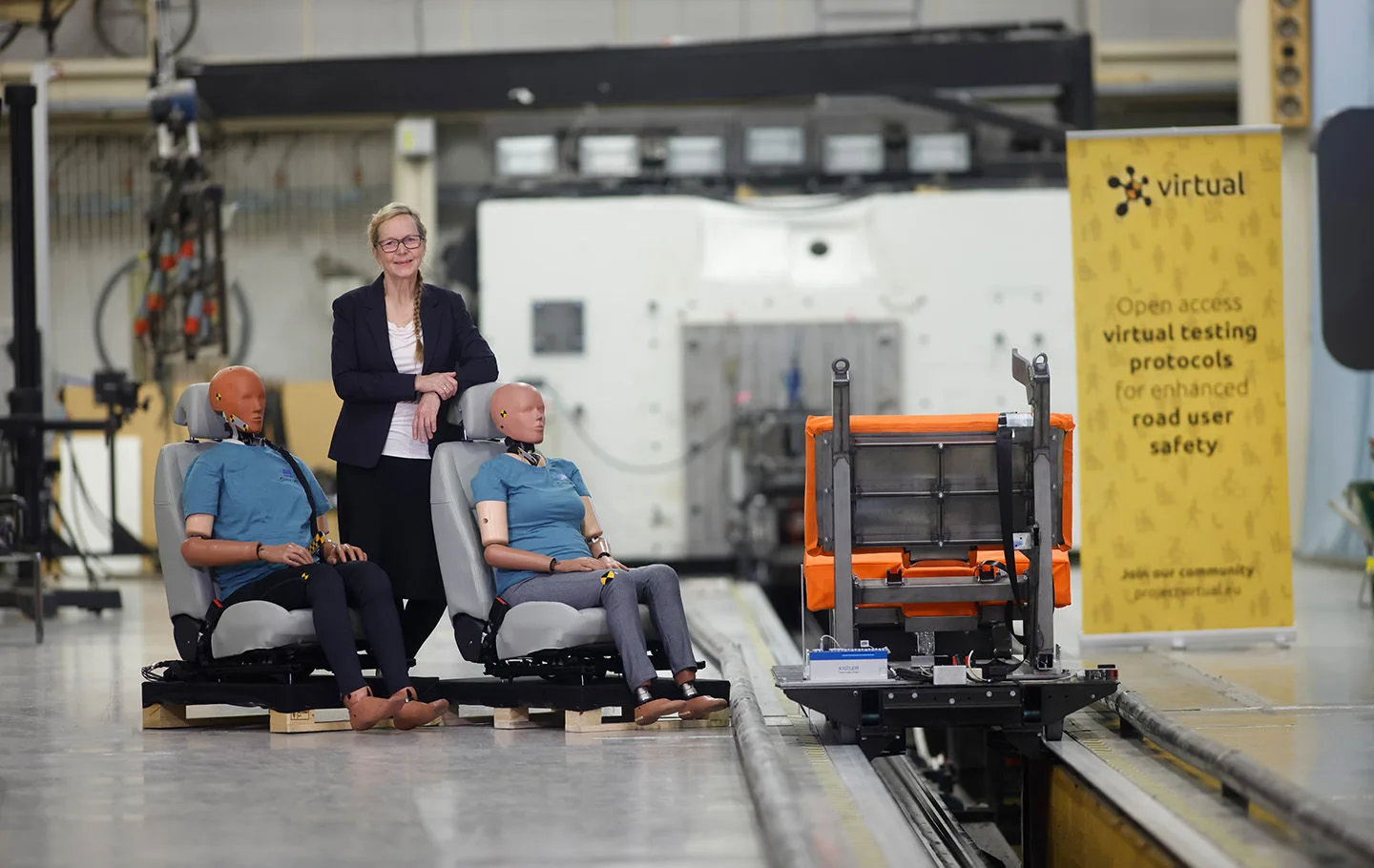 Weibliche Crasthest Dummies Astrid Lindner