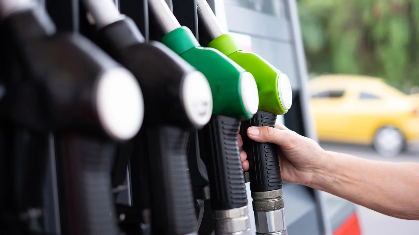 Zapfsaeule an einer Tankstelle