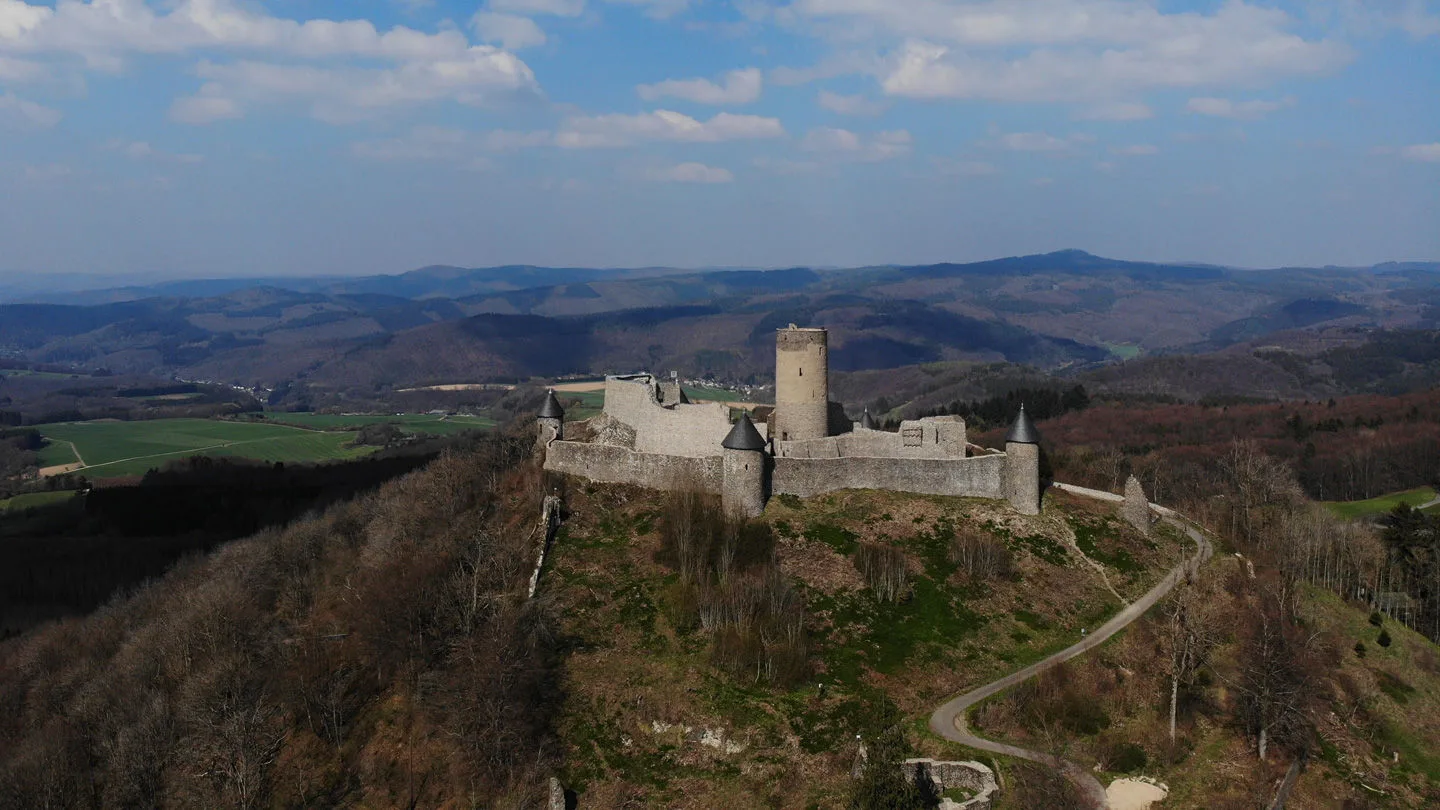 Die Nürburg oberhalb von Adenau