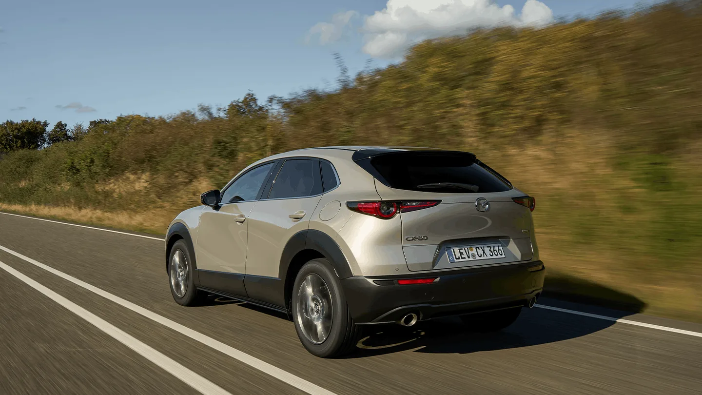 Außenansicht des Mazda CX-30 von hinten
