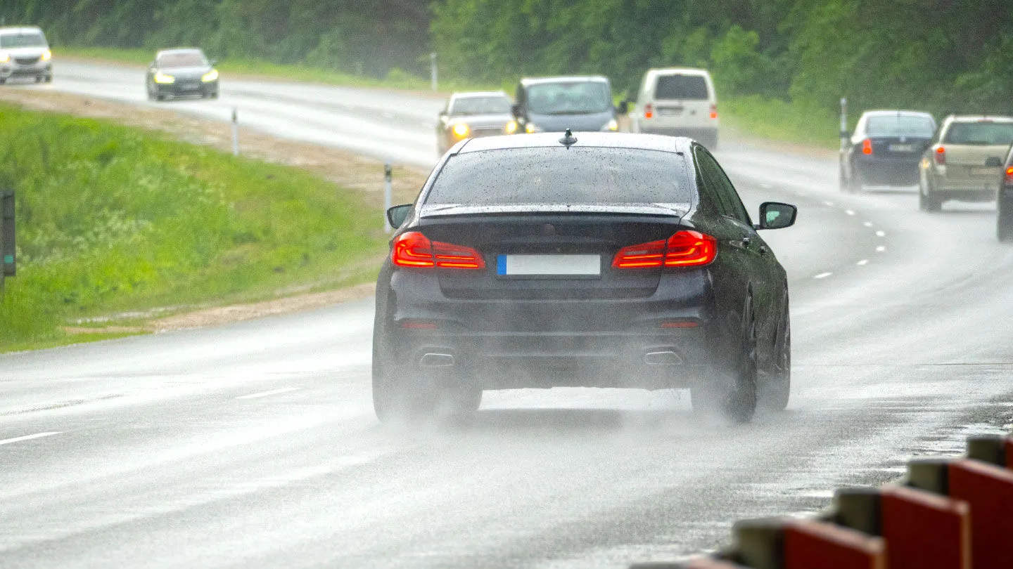 Nasse Fahrbahn