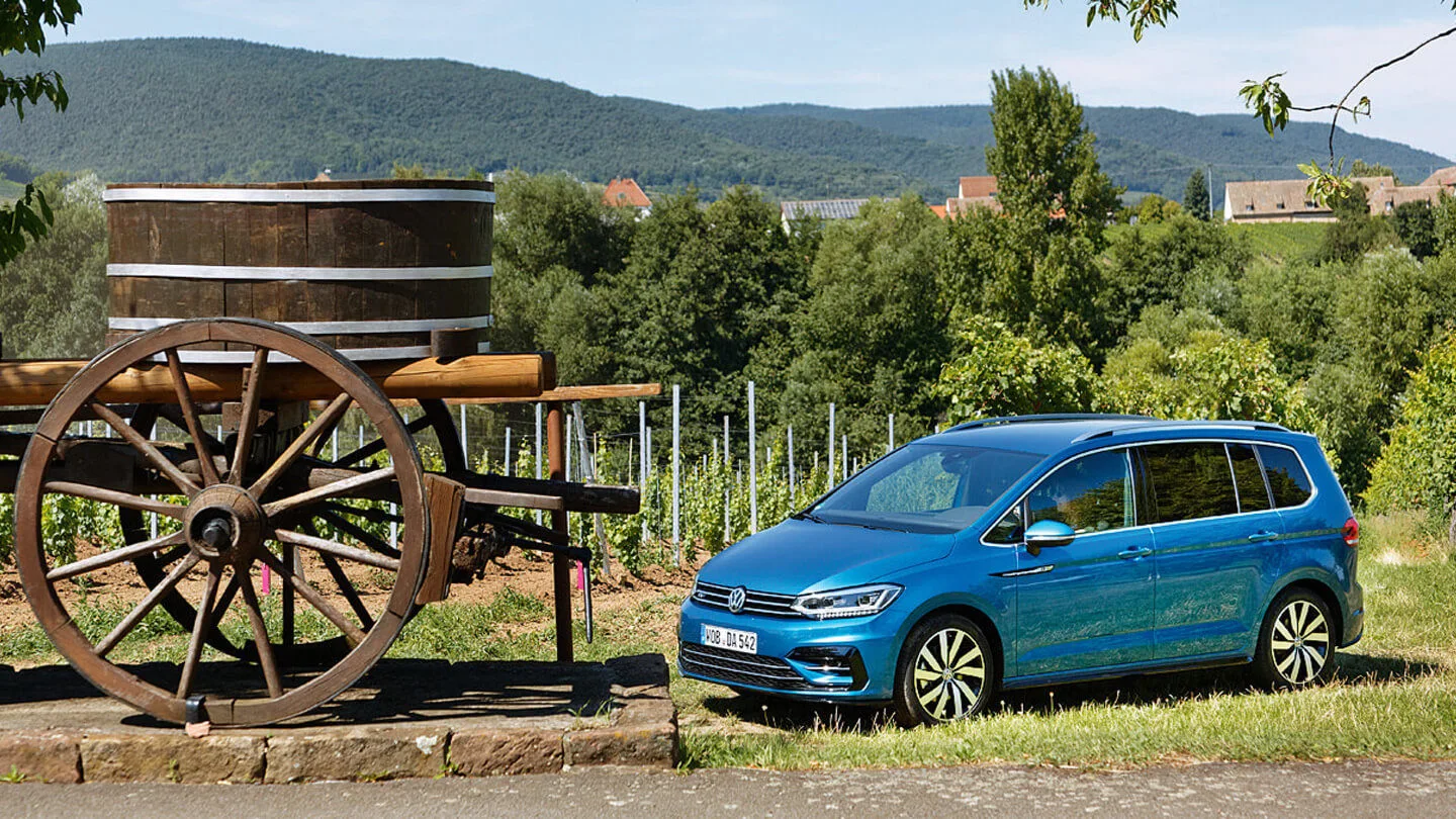 VW Touran mit Weinpresse