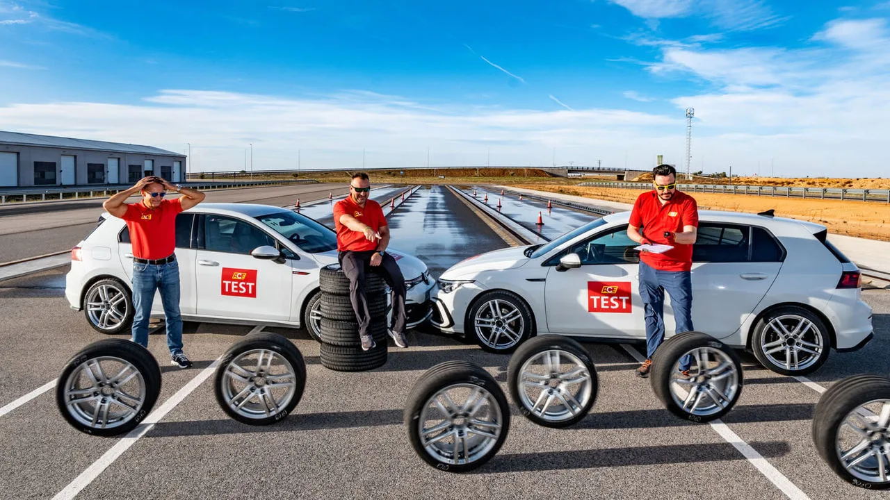 Testteam vor Testwägen