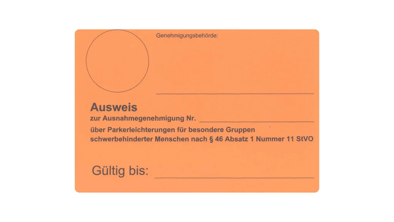 Bild eines orangenen Parkausweises