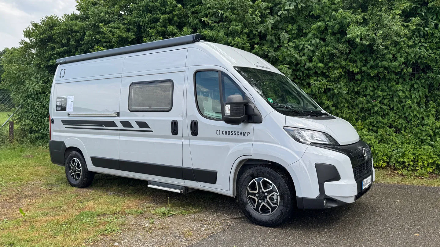 Außenansicht des Campervans Crosscamp Advtr
