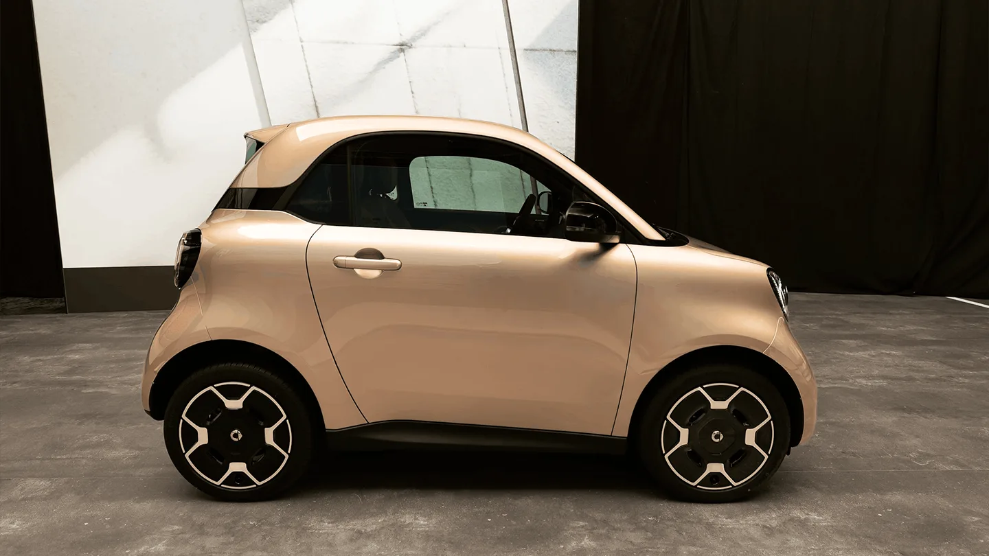 Der Smart #2 von der Seite.