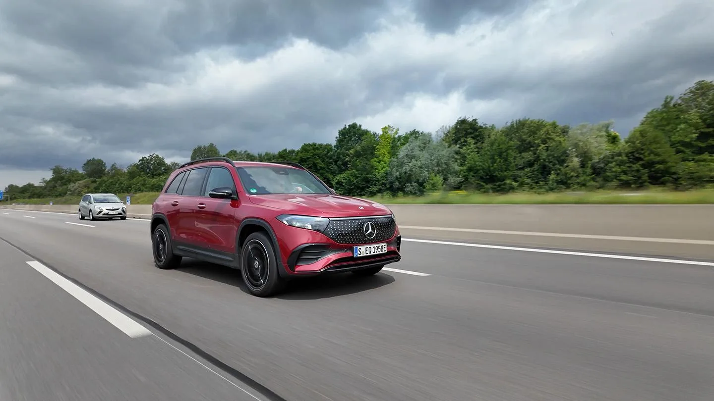 Mercedes-Benz EQB fahrend