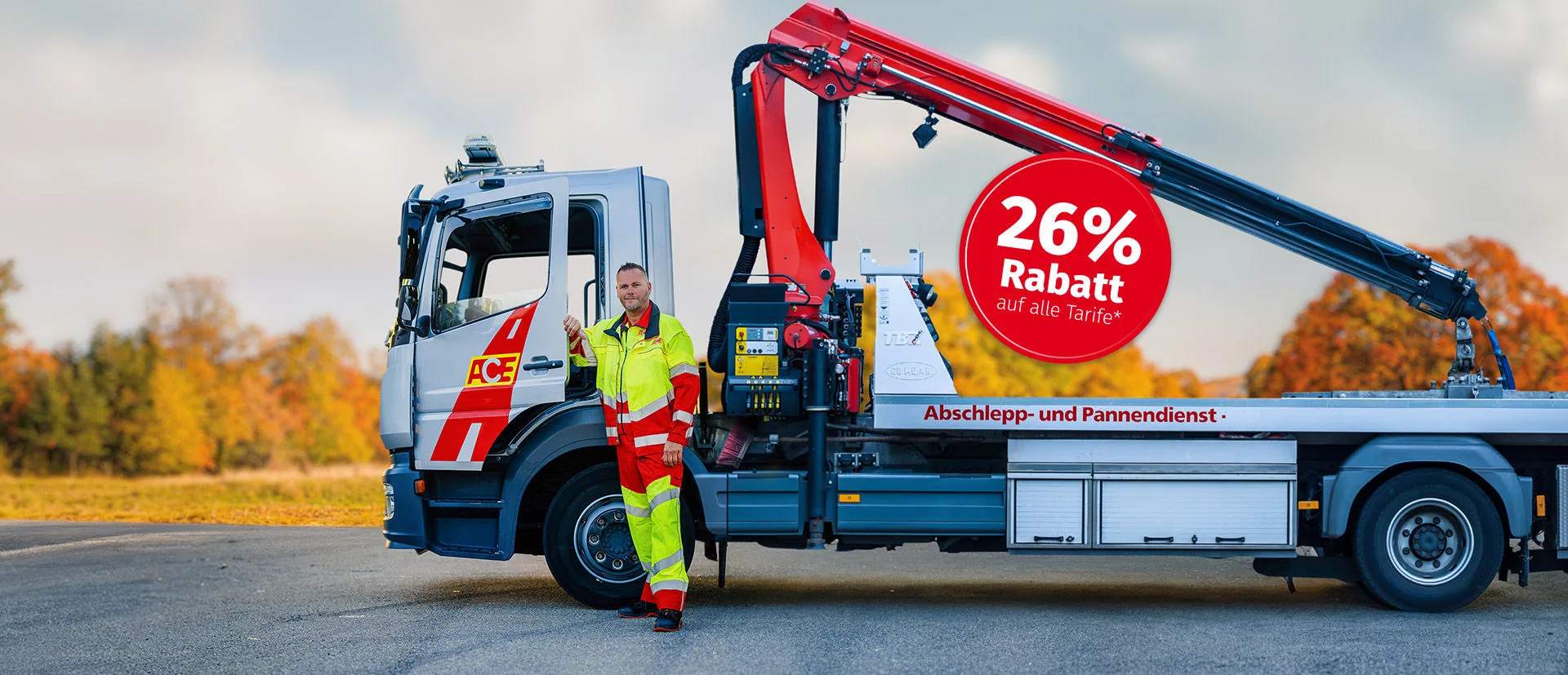 Abschlepper fährt unter Brücke