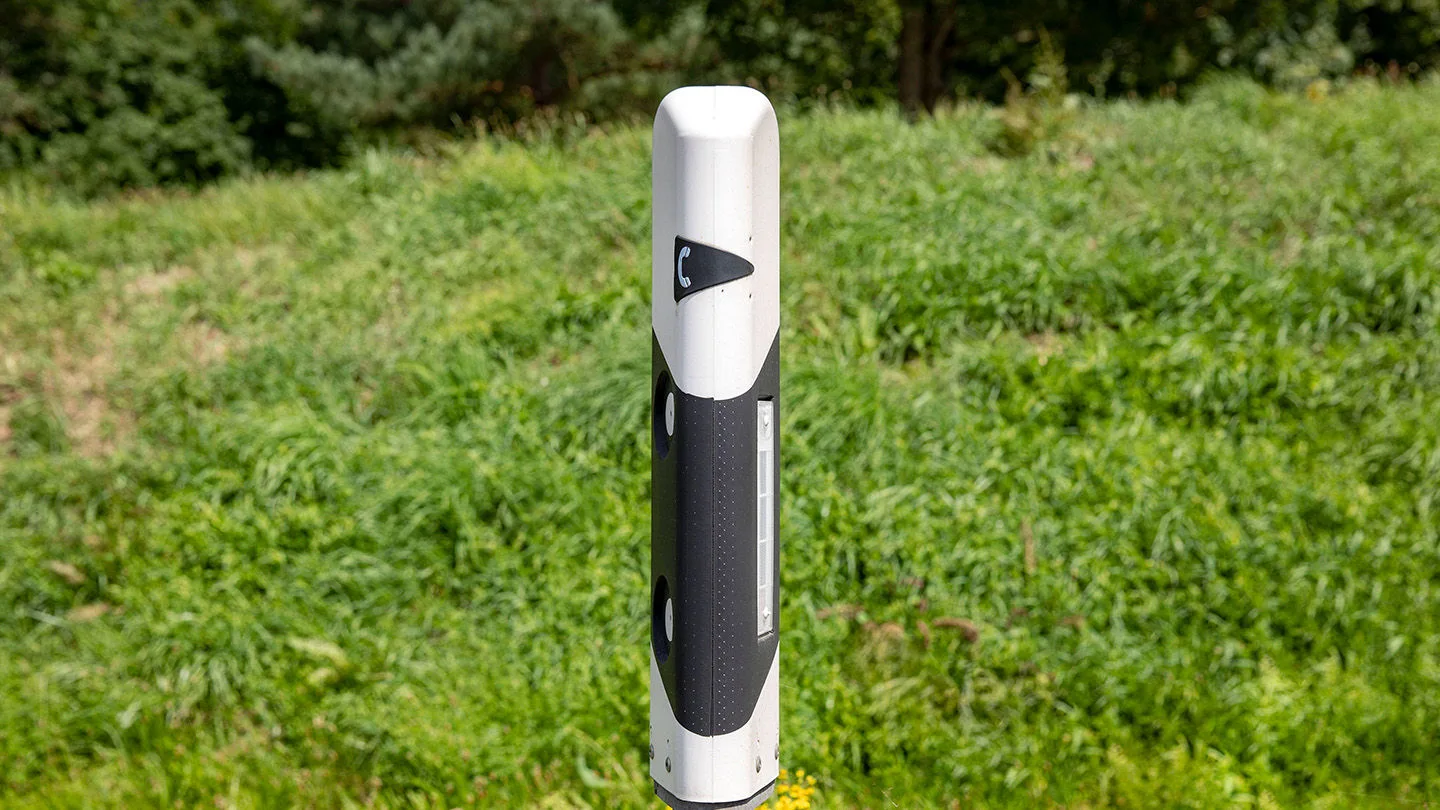 Leitpfosten mit Pfeil