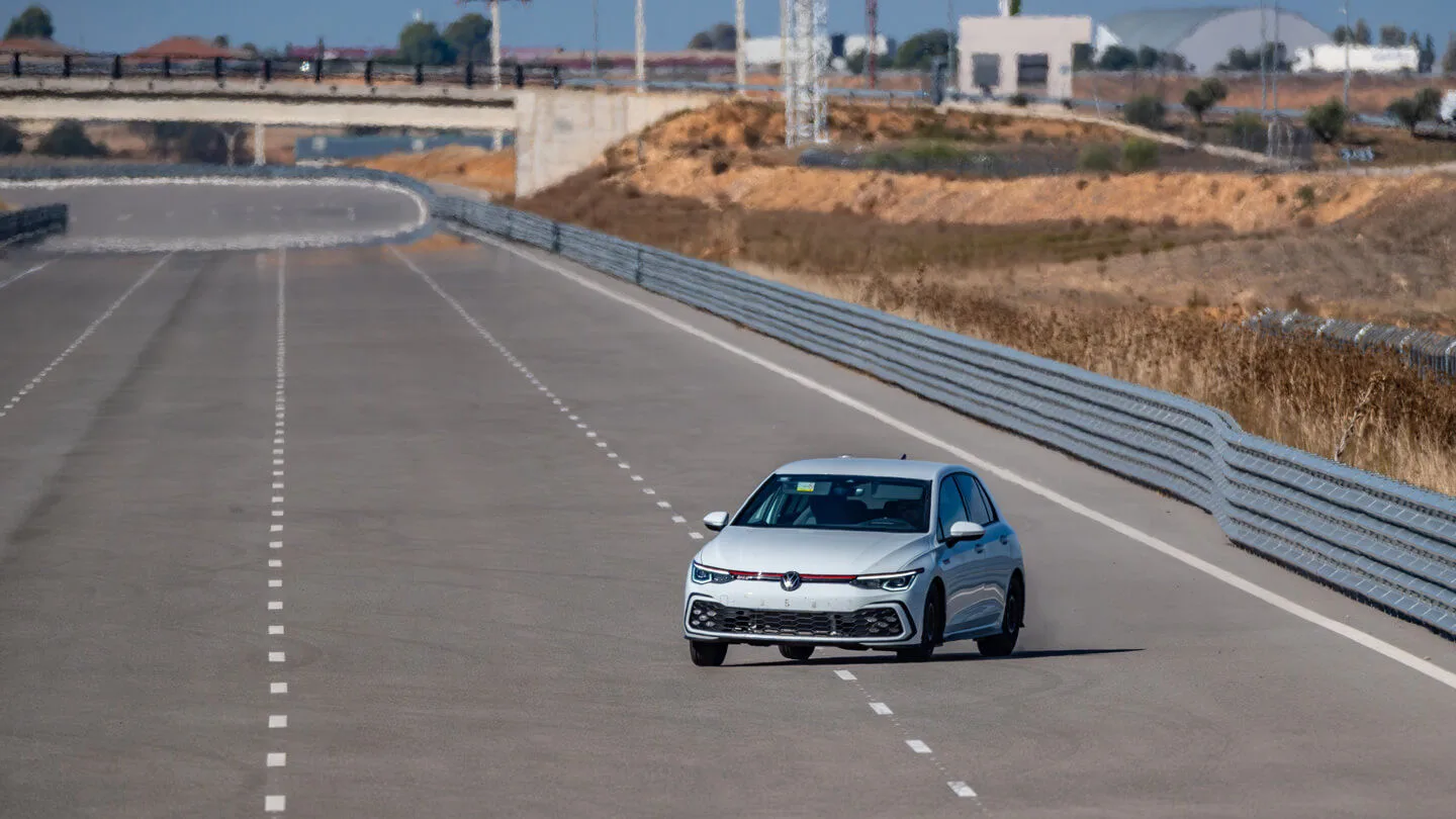 Fahrspurwechsel VW Golf 8 Sommerreifen im Test Dimension 225/40 R18