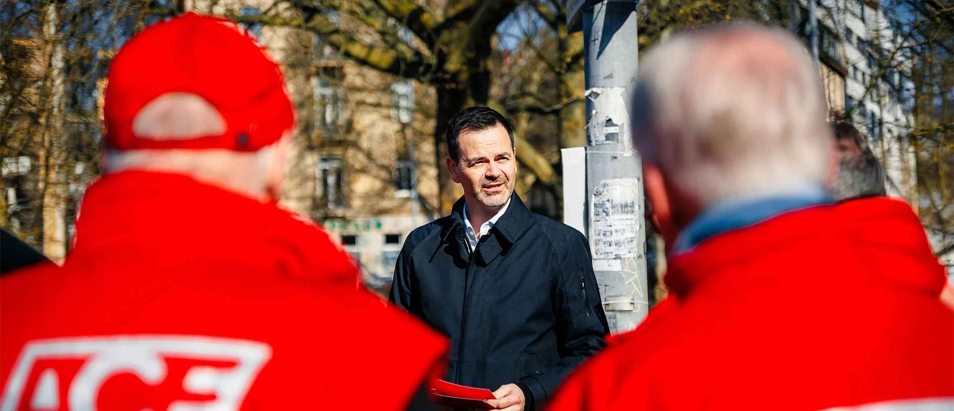 Vorsitzender Sven Rudolf mit Ehrenamtlichen bei einer Clubaktion