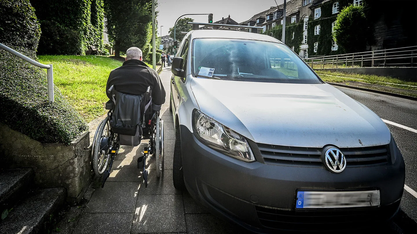 Was Kostet Parken Auf Dem Gehweg Mit Behinderung www.ace.de