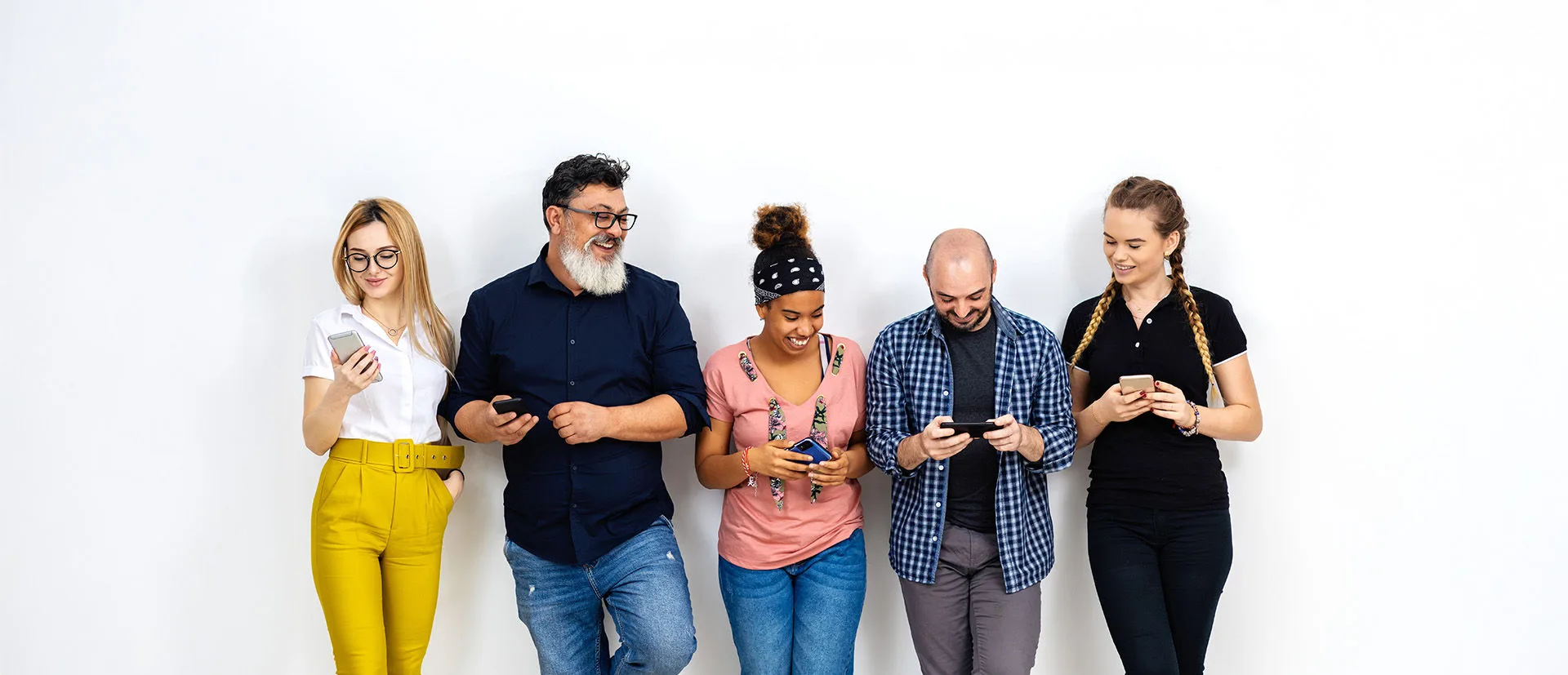 Viele Menschen mit Handy