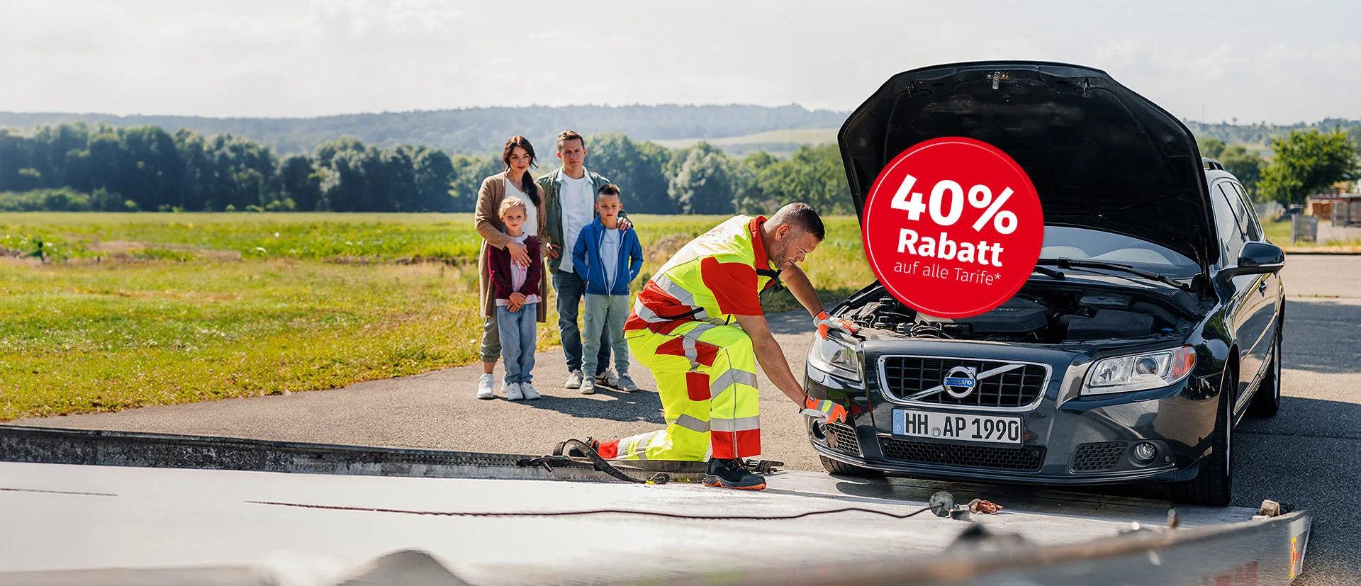 Abschlepper fährt unter Brücke
