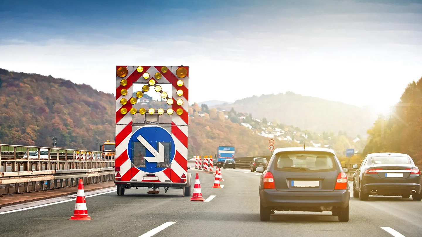 Baustelle mit Reißverschlussverfahren