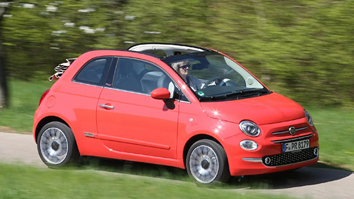 Fiat 500 fahrend