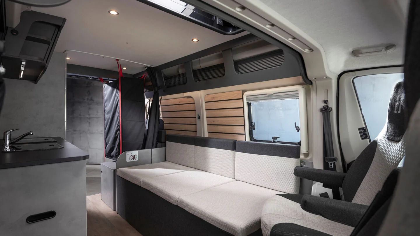 Innenansischt des Campervans Crosscamp Advtr