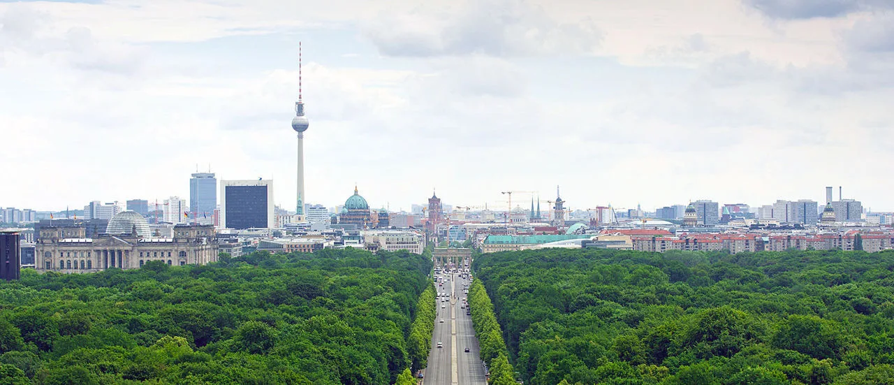Skyline von Berlin mit Straße des 17. Juni