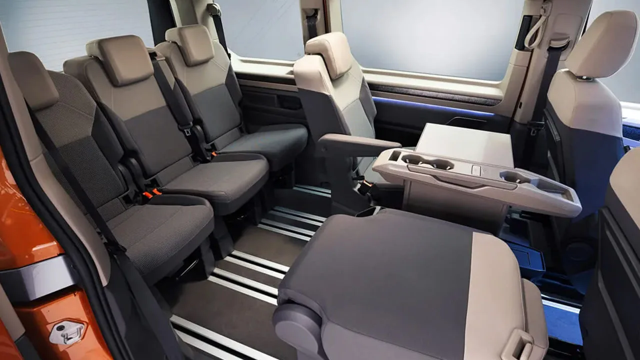 VW Bulli T7 Innenraum mit umgeklappten Sitz