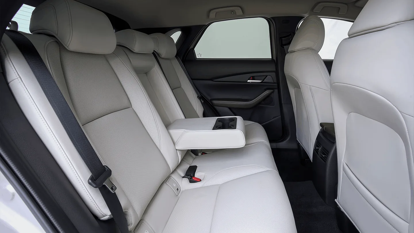 Mazda CX-30 Innenraum Blick auf die hinteren Sitze
