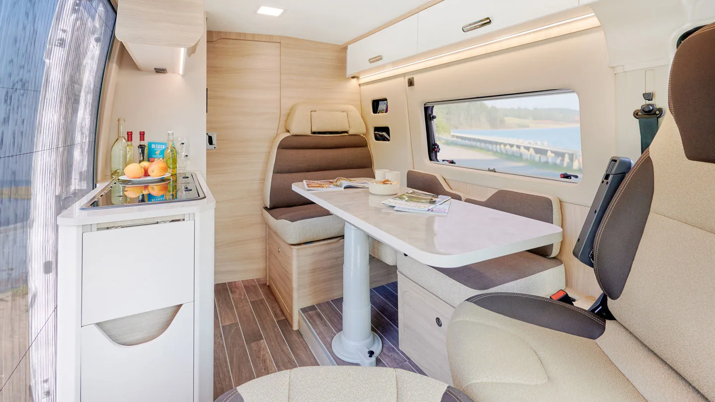 Innenansischt des Campervans Forster V599 VB Flip