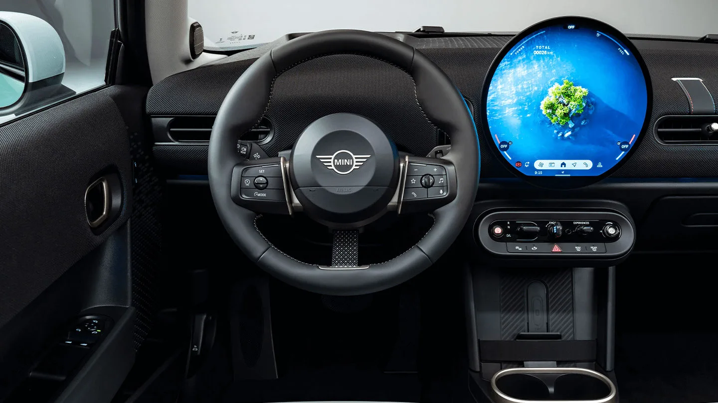 Mini Cooper C Cockpit mit rundem Display