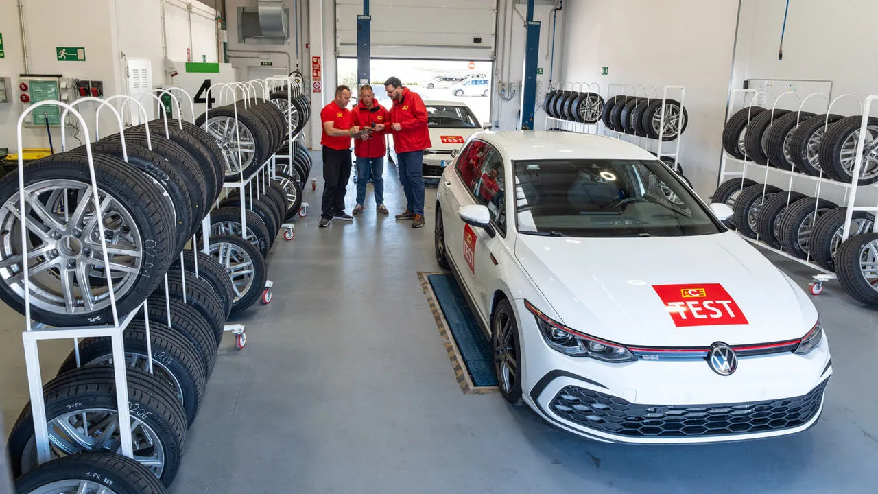 Werkstatt VW Golf 8 Sommerreifen im Test Dimension 225/40 R18